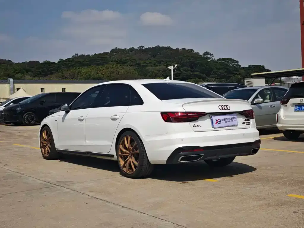 Audi A4L 2023 из CN, фото 10
