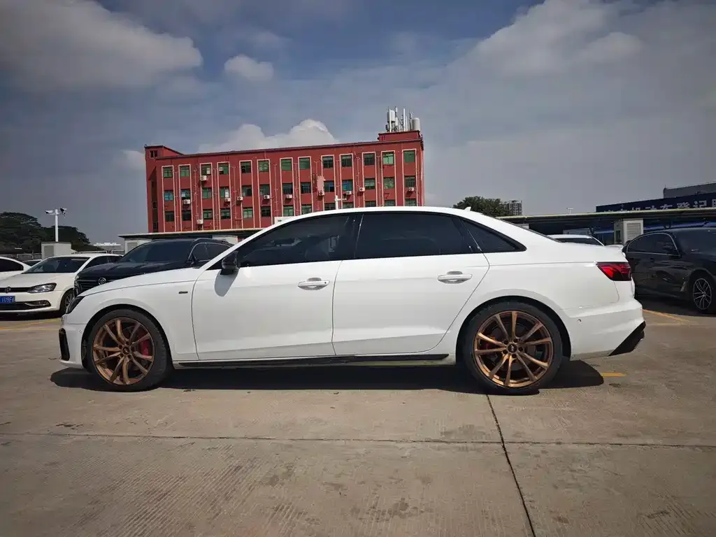 Audi A4L 2023 из CN, фото 2
