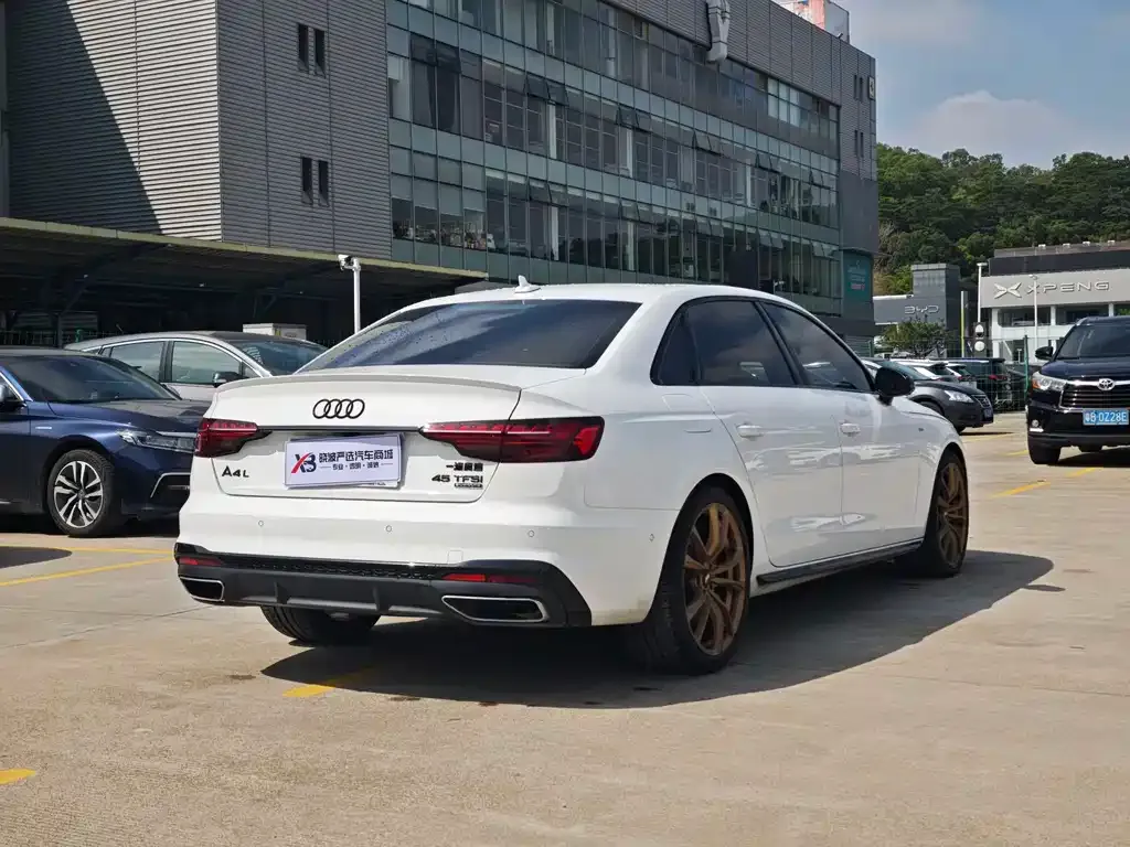 Audi A4L 2023 из CN, фото 7