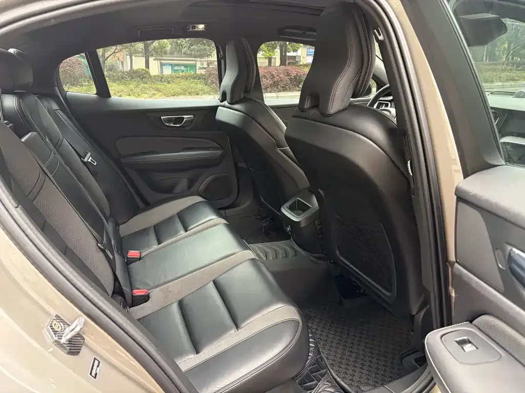 Volvo S60 2021 из CN, фото 3