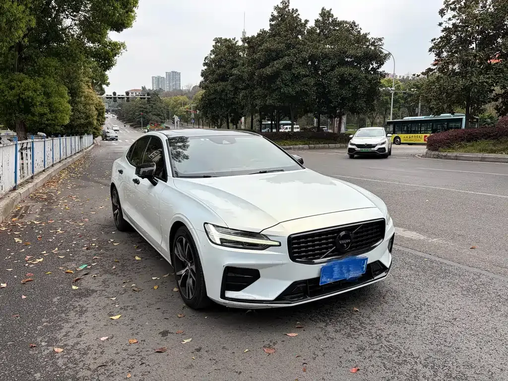 Volvo S60 2021 из CN, фото 6