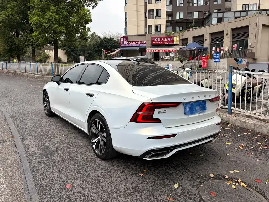 Volvo S60 2021 из CN, фото 4