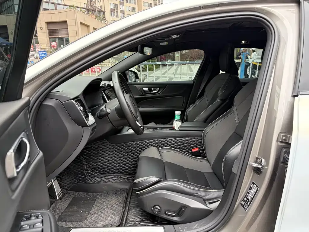 Volvo S60 2021 из CN, фото 9