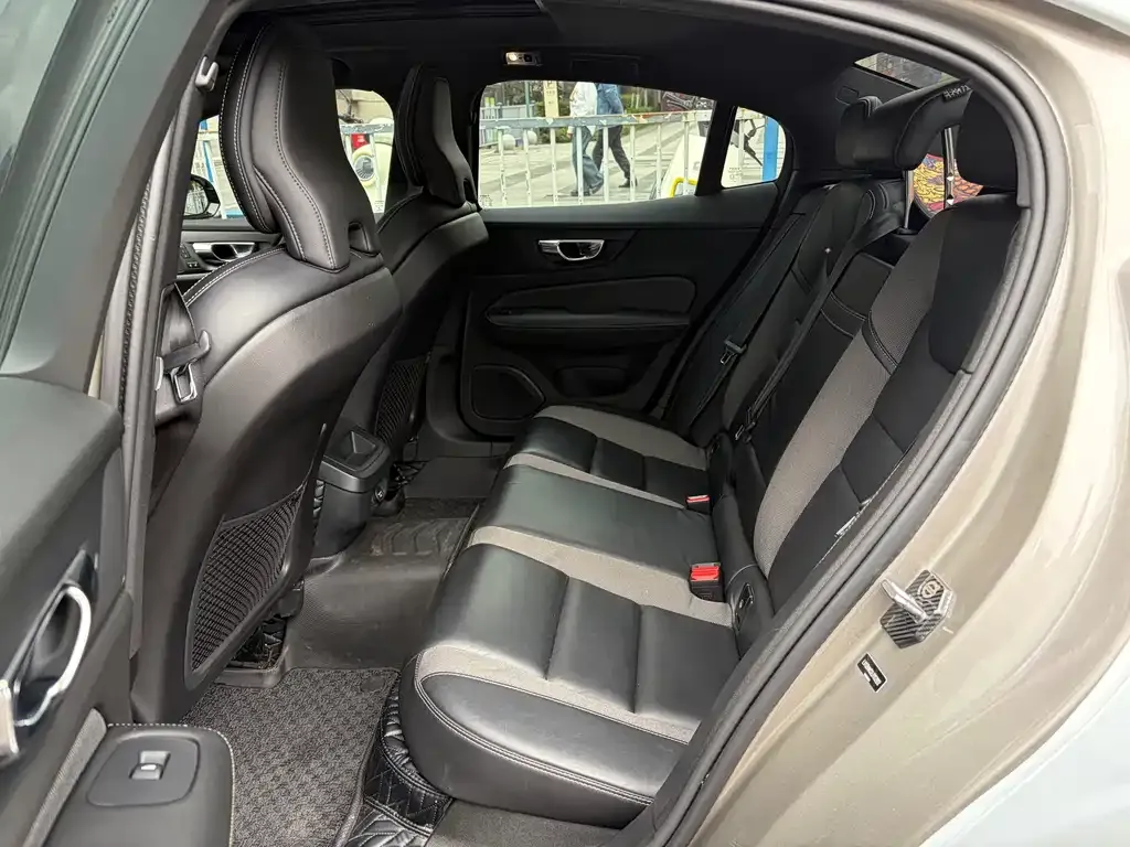 Volvo S60 2021 из CN, фото 2