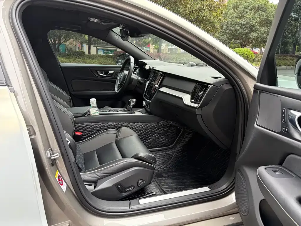Volvo S60 2021 из CN, фото 7