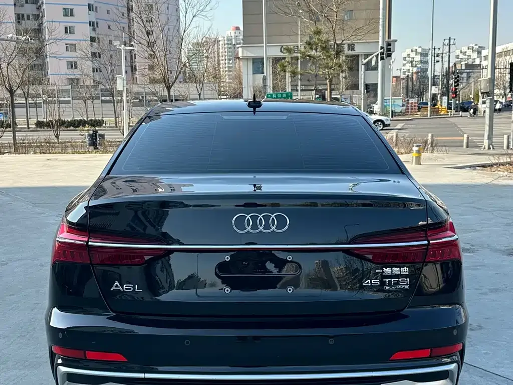 Audi A6L — фото 8