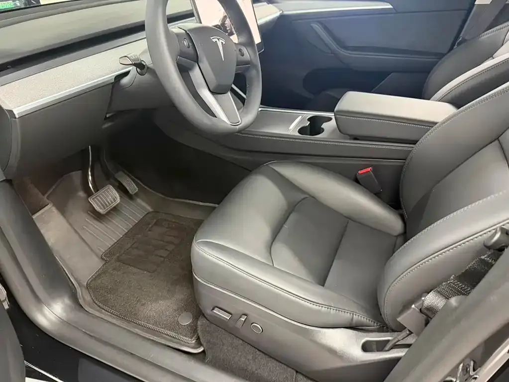 Tesla Model Y — фото 6