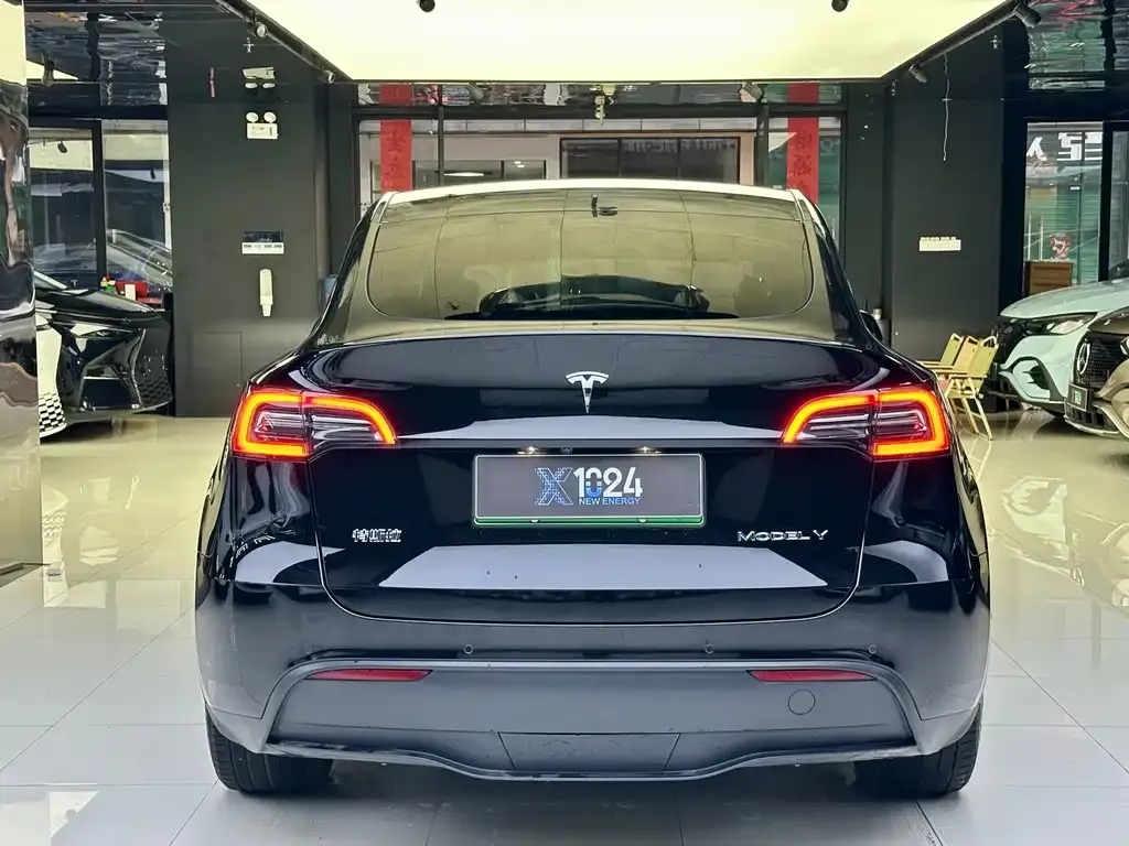 Tesla Model Y — фото 7