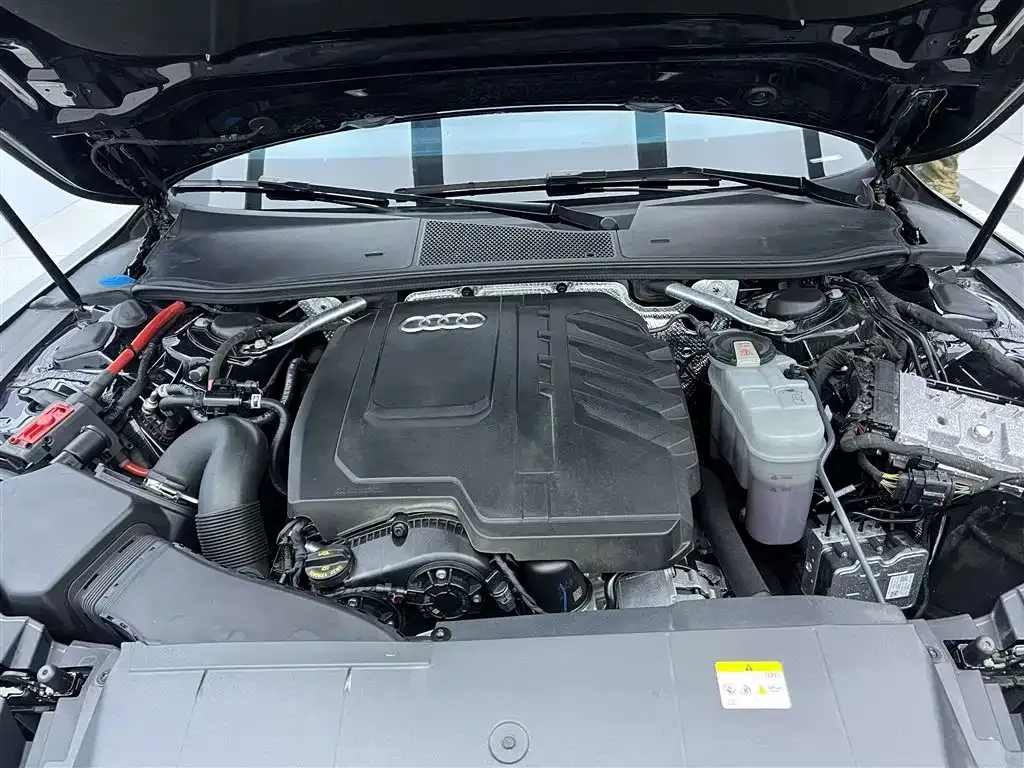 Audi A7L 2024 из CN, фото 9
