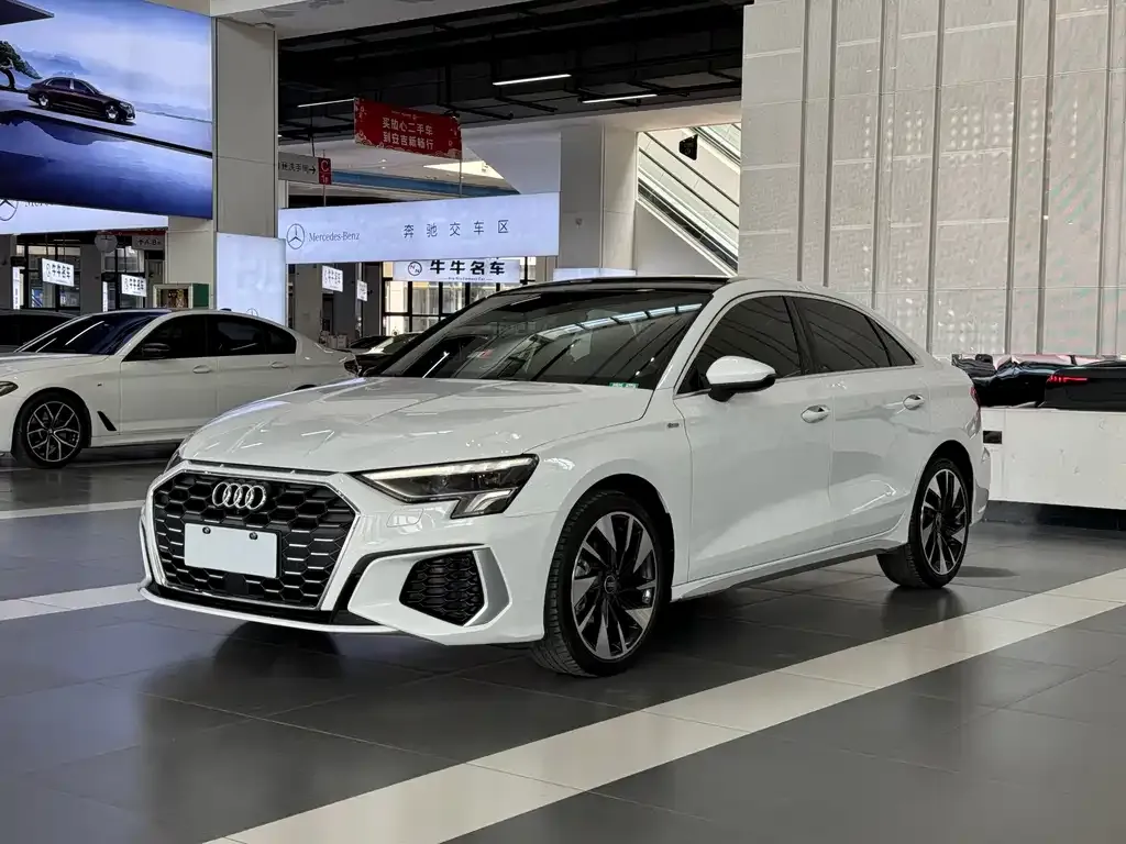 Audi A3 2023 из CN, фото 1