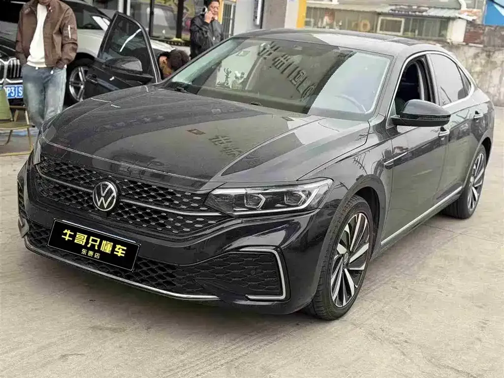 Volkswagen Passat — фото 1