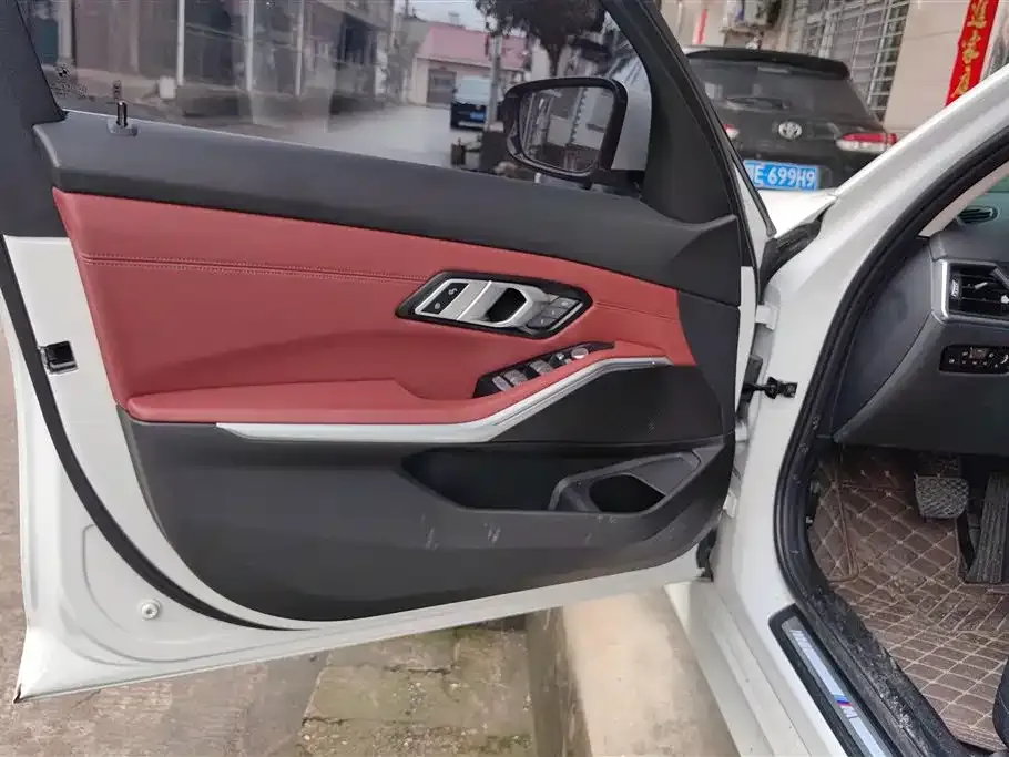 BMW 3 Series 2023 из CN, фото 7