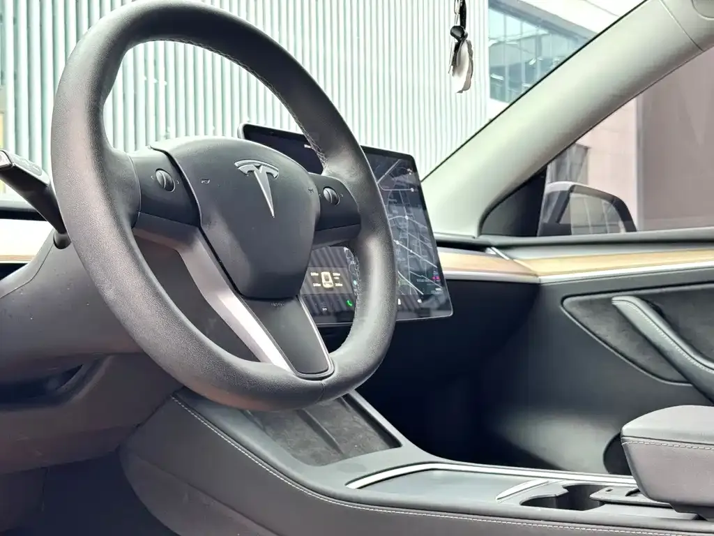 Tesla Model Y — фото 5