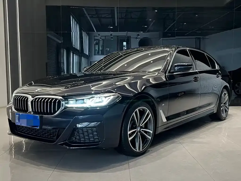 BMW 5 Series — фото 1
