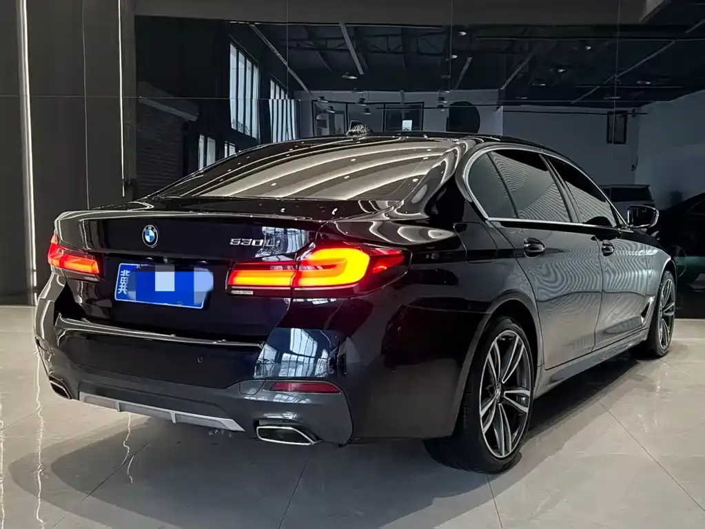 BMW 5 Series — фото 2