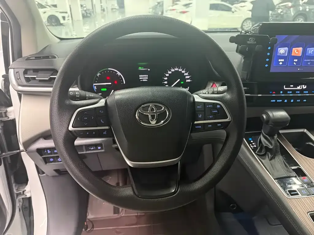 Toyota Sienna — фото 10