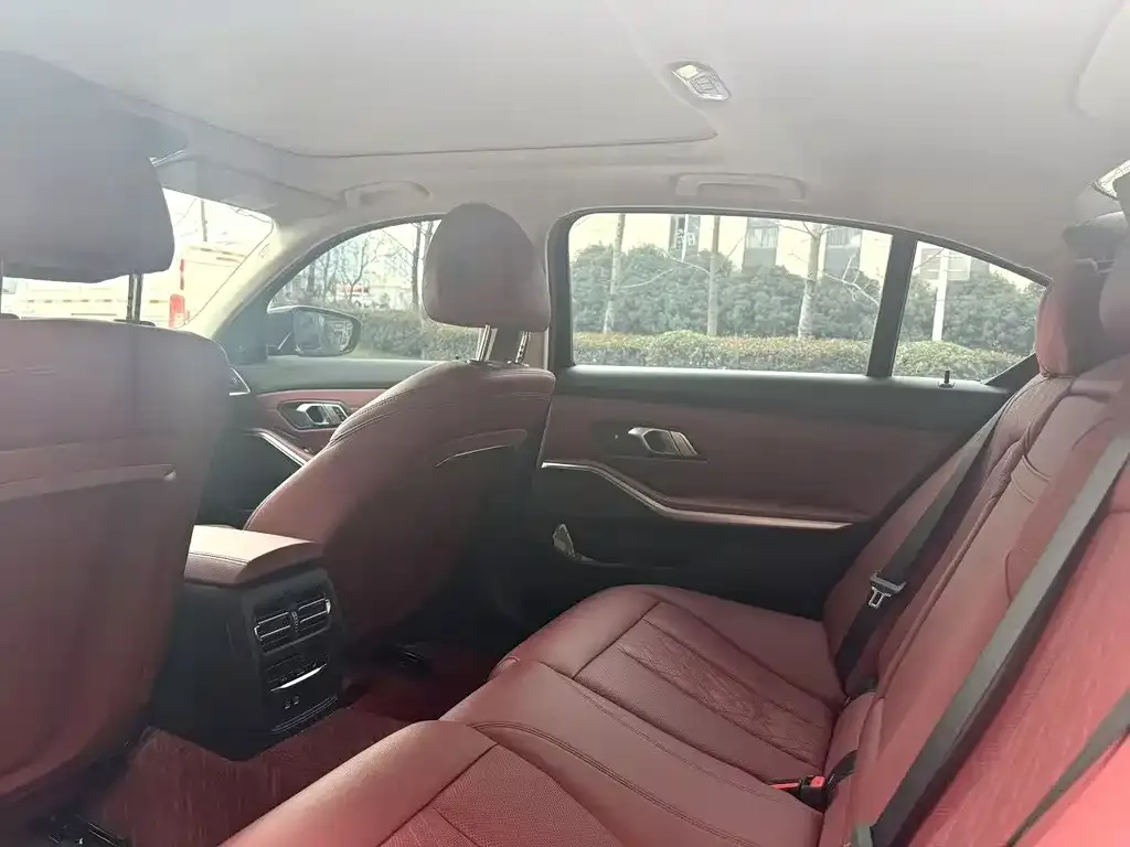 BMW 3 Series 2023 из CN, фото 2