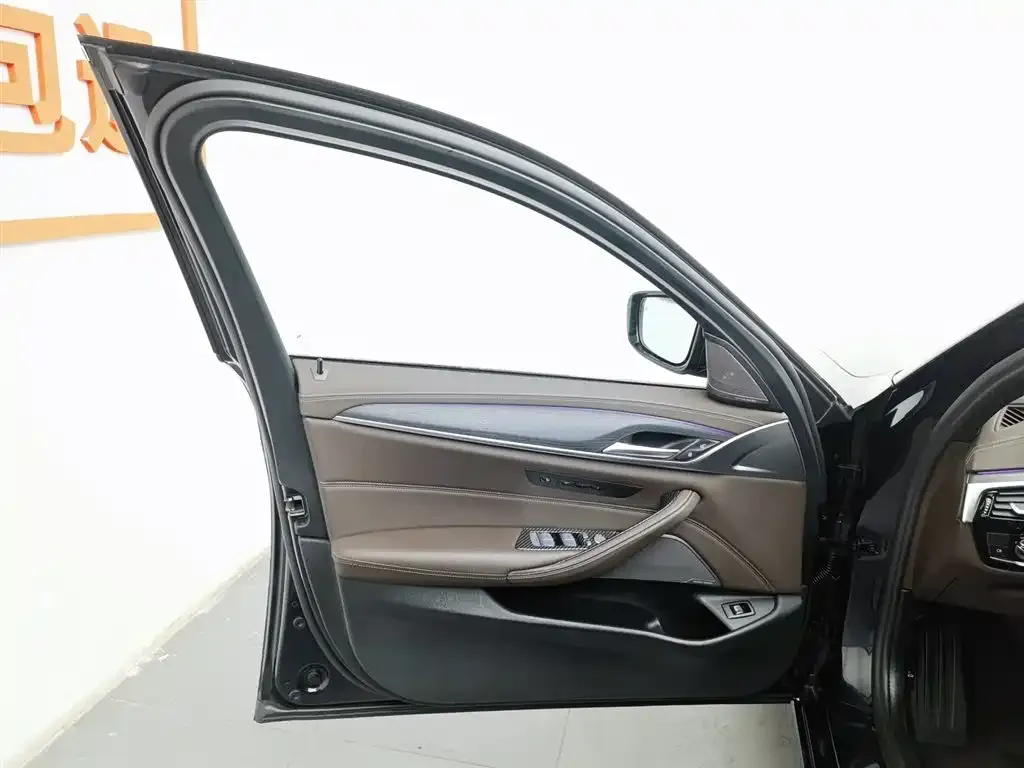 BMW 5 Series 2023 из CN, фото 5