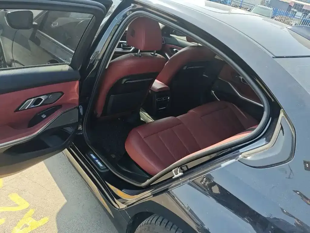 BMW 3 Series 2022 из CN, фото 2