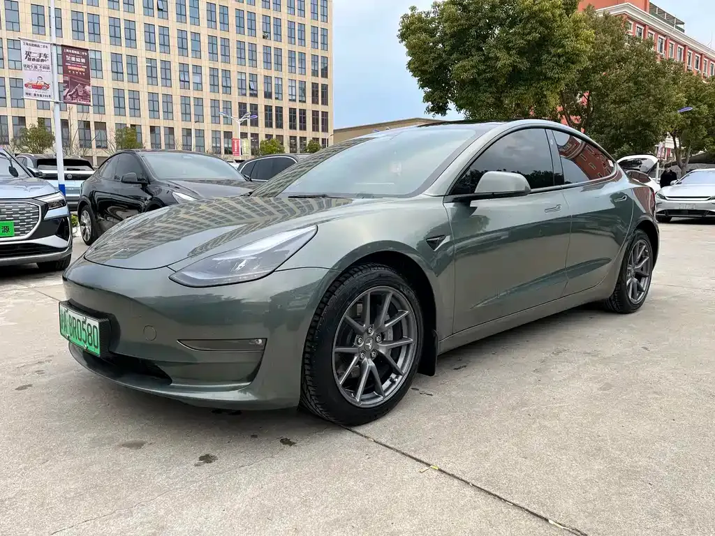 Tesla Model 3 — фото 1