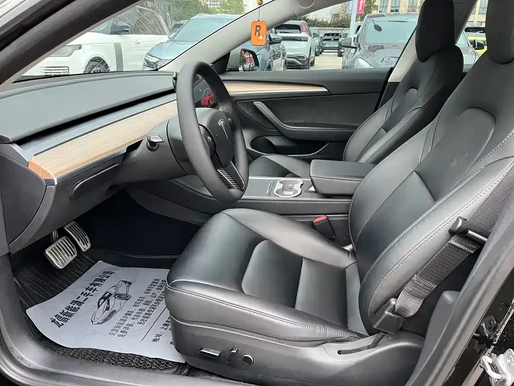 Tesla Model 3 — фото 4