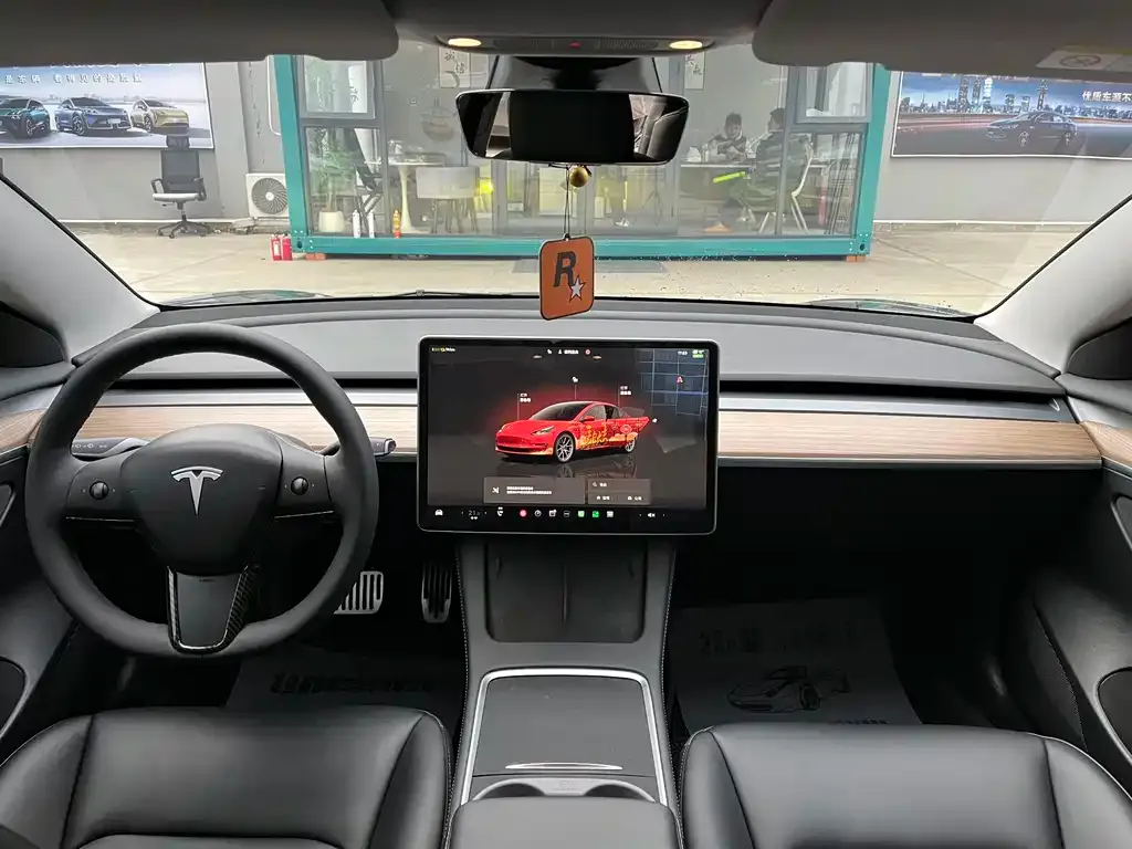 Tesla Model 3 — фото 2