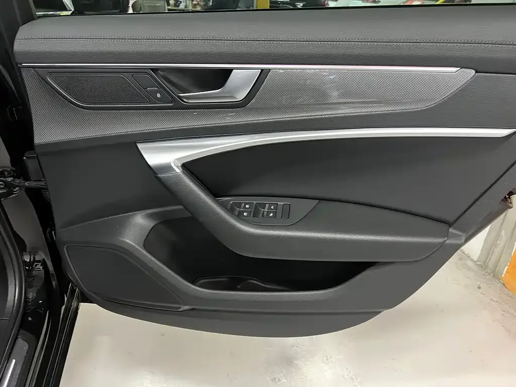 Audi A6L 2022 из CN, фото 4