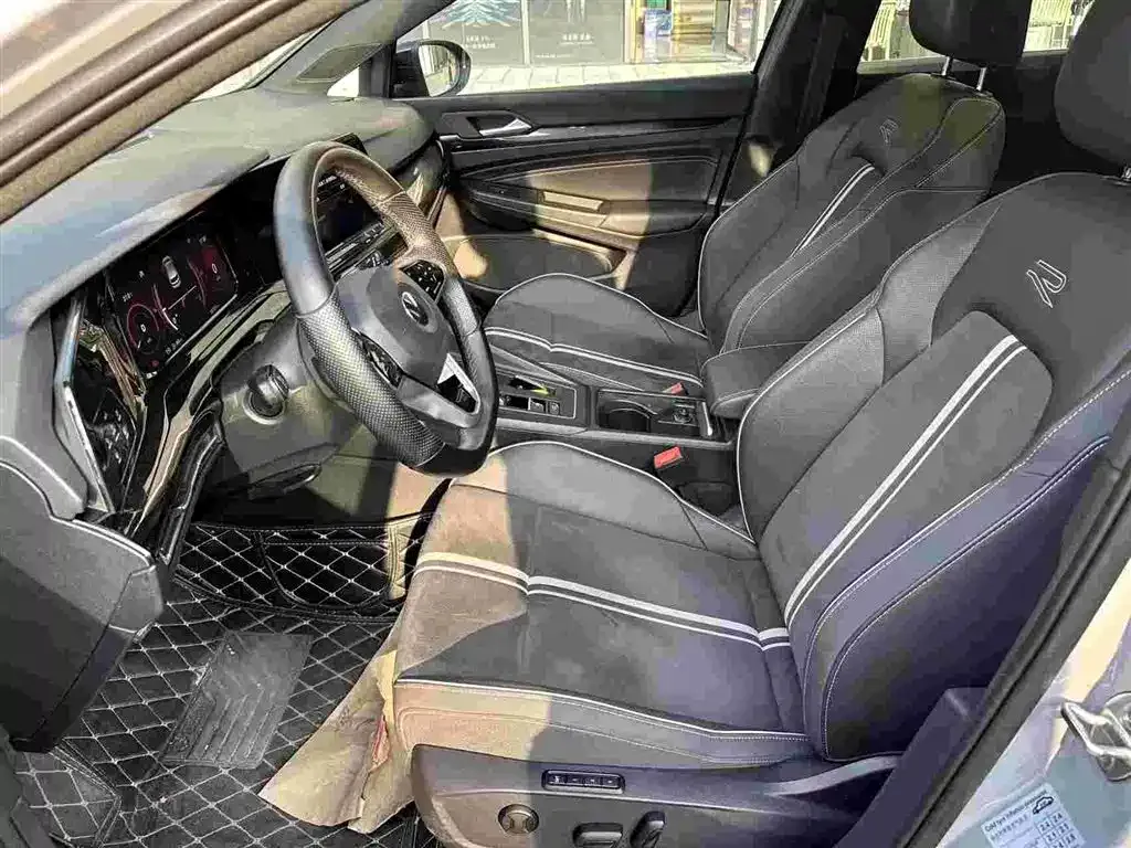 Volkswagen Golf 2021 из CN, фото 2