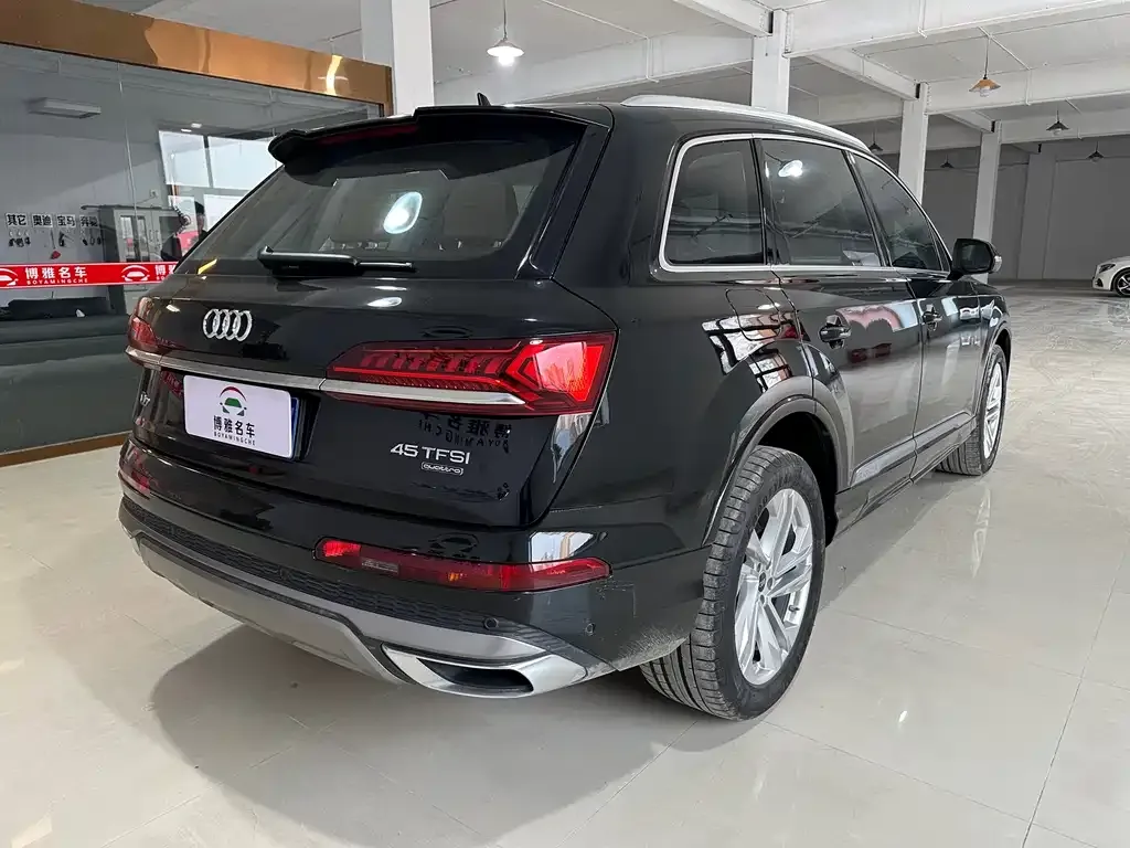 Audi Q7 — фото 3