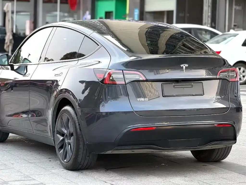 Tesla Model Y — фото 7