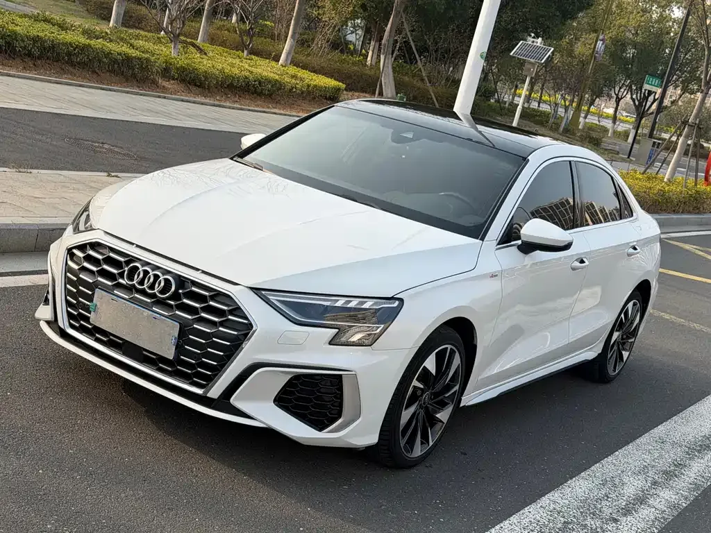 Audi A3 — фото 1
