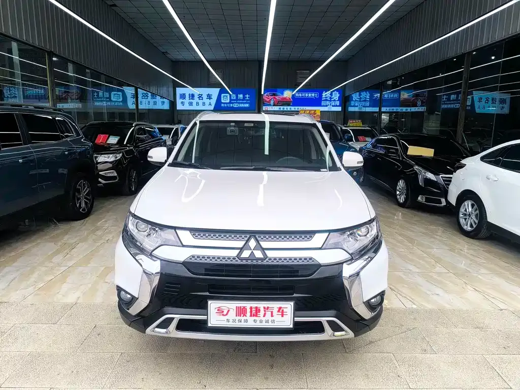 Mitsubishi Outlander — фото 6