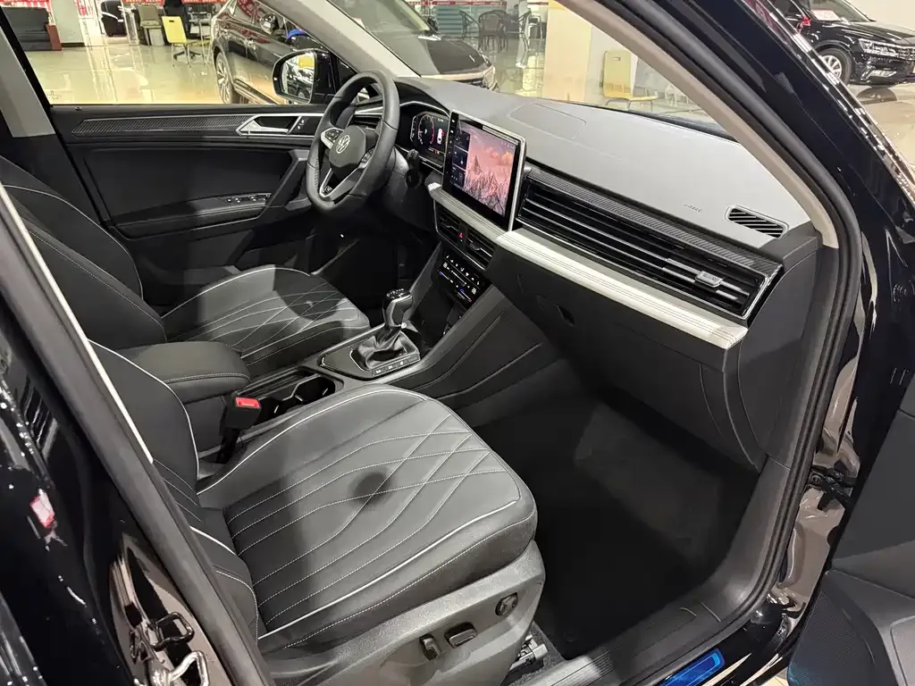 Volkswagen Tiguan L 2025 из CN, фото 2