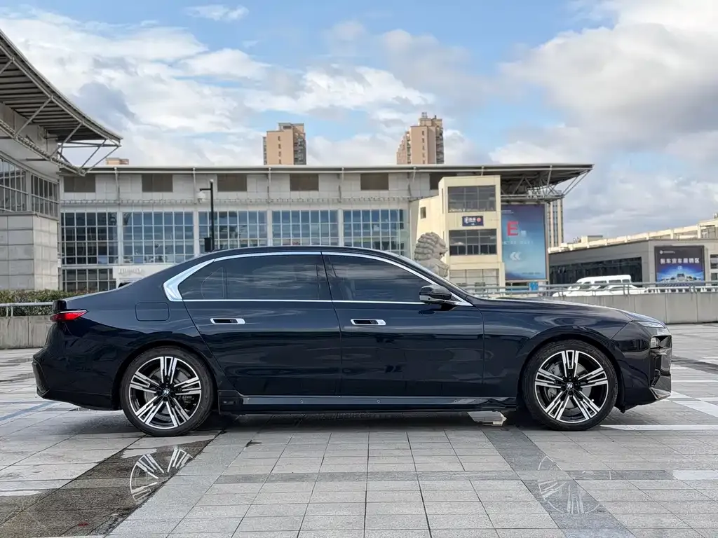 BMW i7 2024 из CN, фото 4