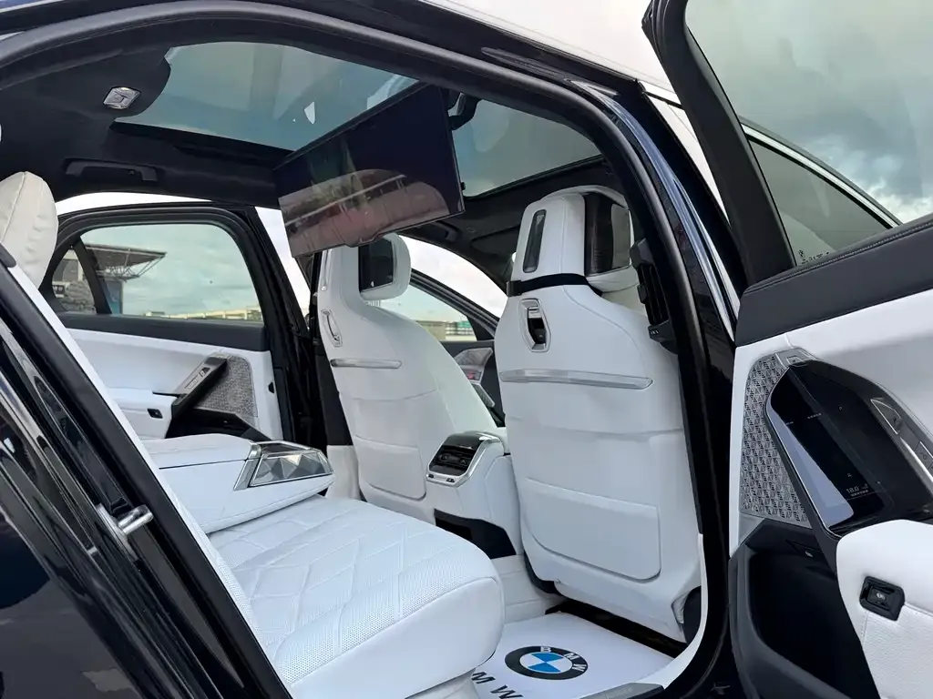 BMW i7 2024 из CN, фото 2
