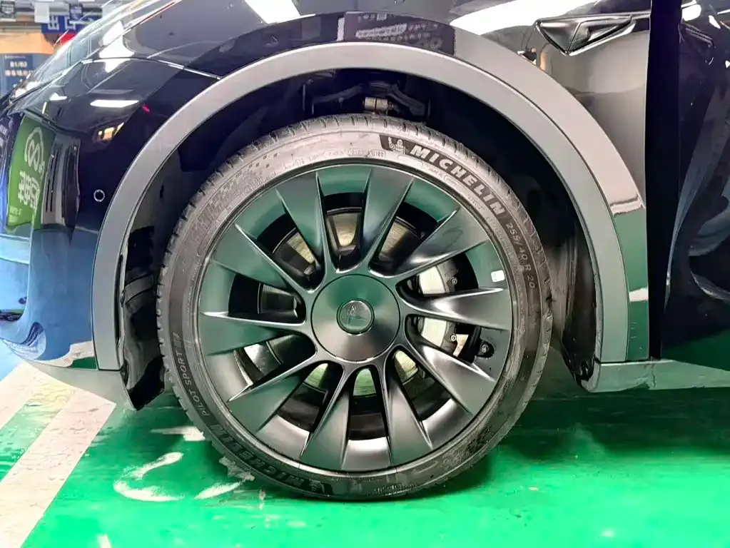 Tesla Model Y — фото 9