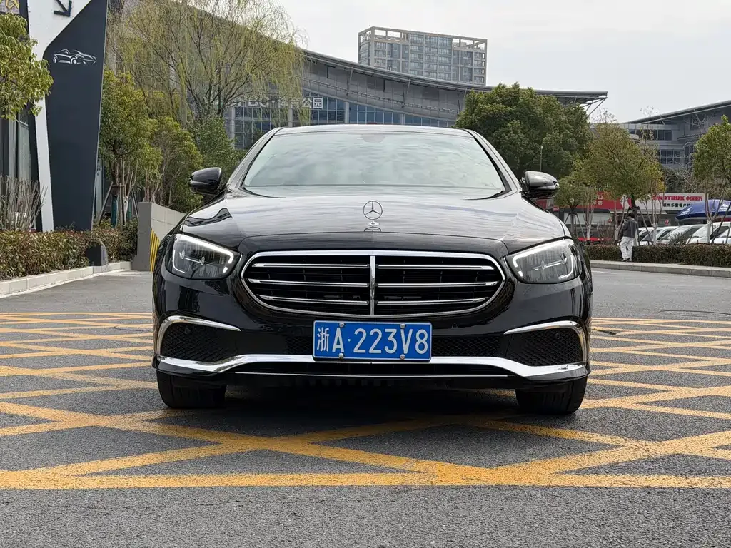 Mercedes-Benz E-Class — фото 4
