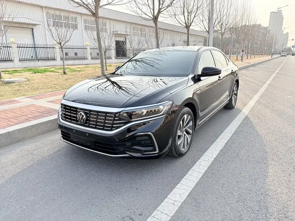Volkswagen Passat New Energy — фото 1