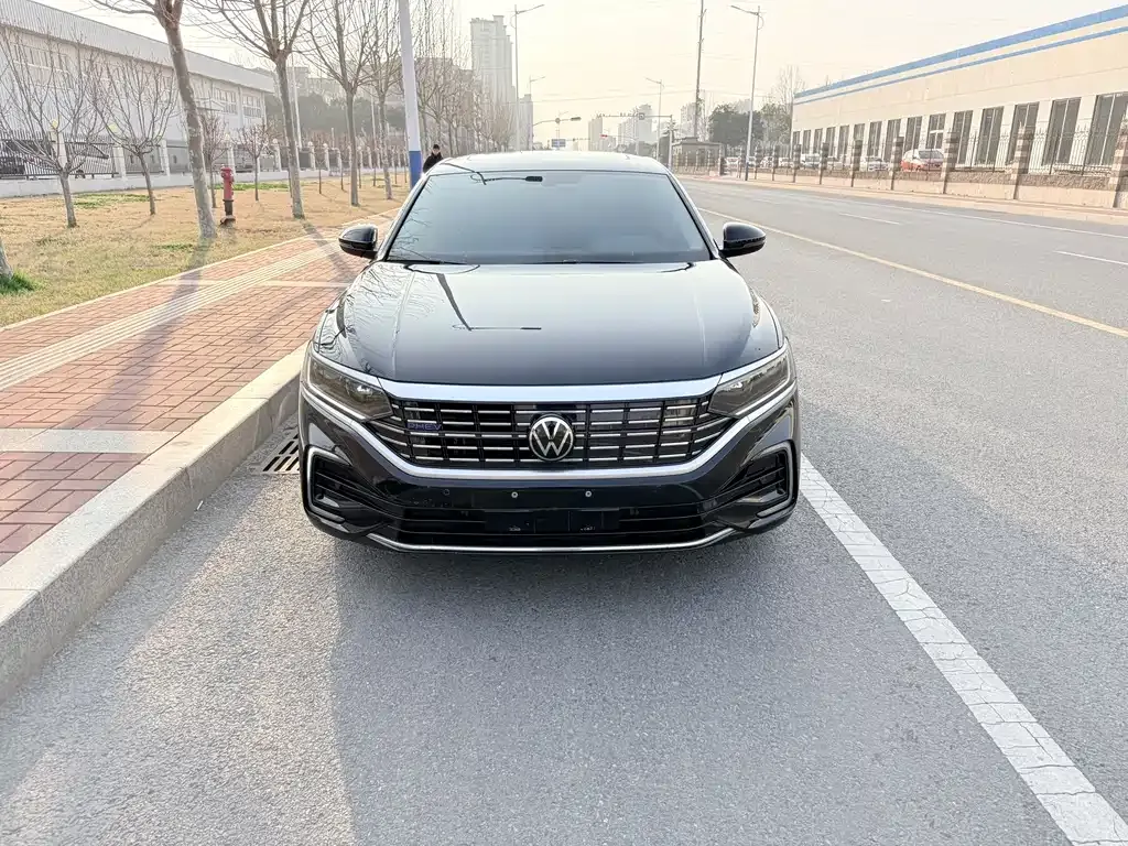 Volkswagen Passat New Energy — фото 2