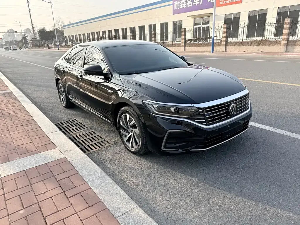Volkswagen Passat New Energy — фото 3