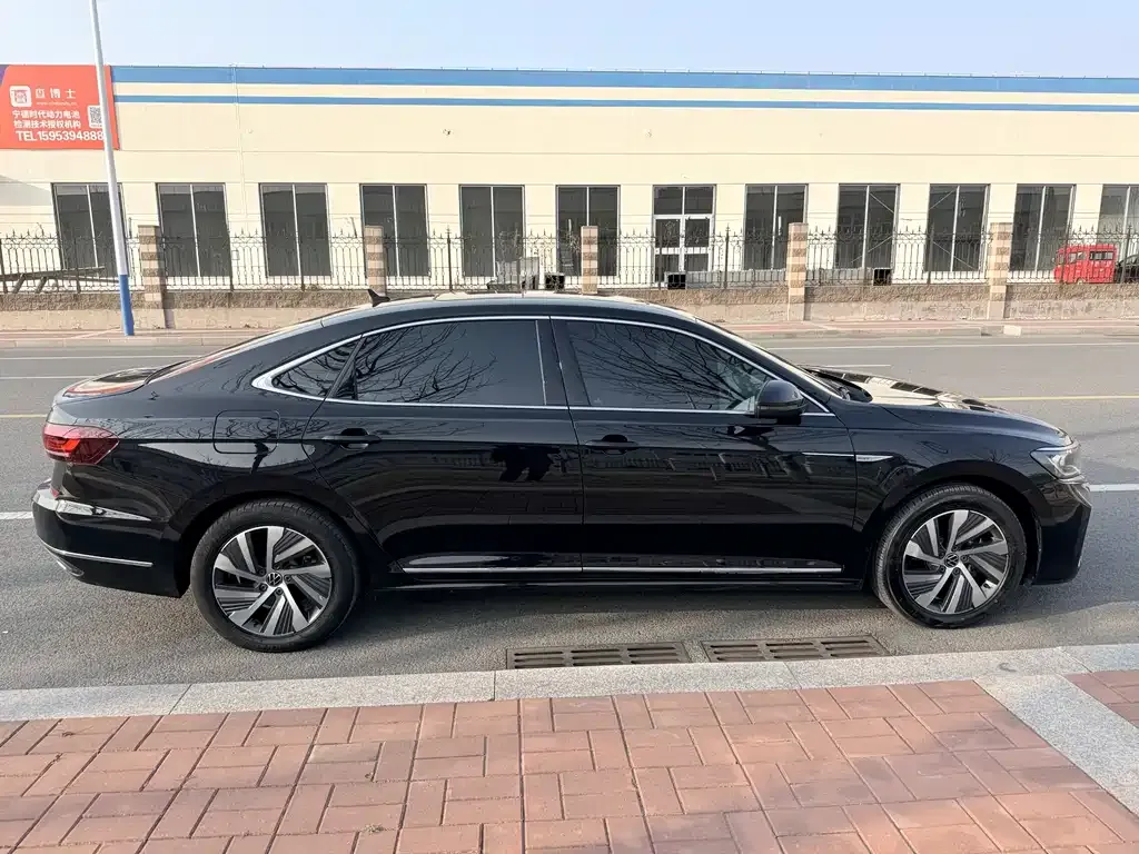 Volkswagen Passat New Energy — фото 4