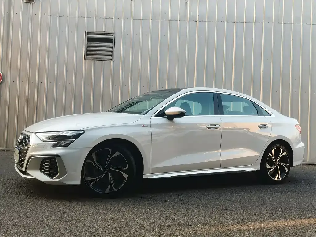 Audi A3 — фото 1