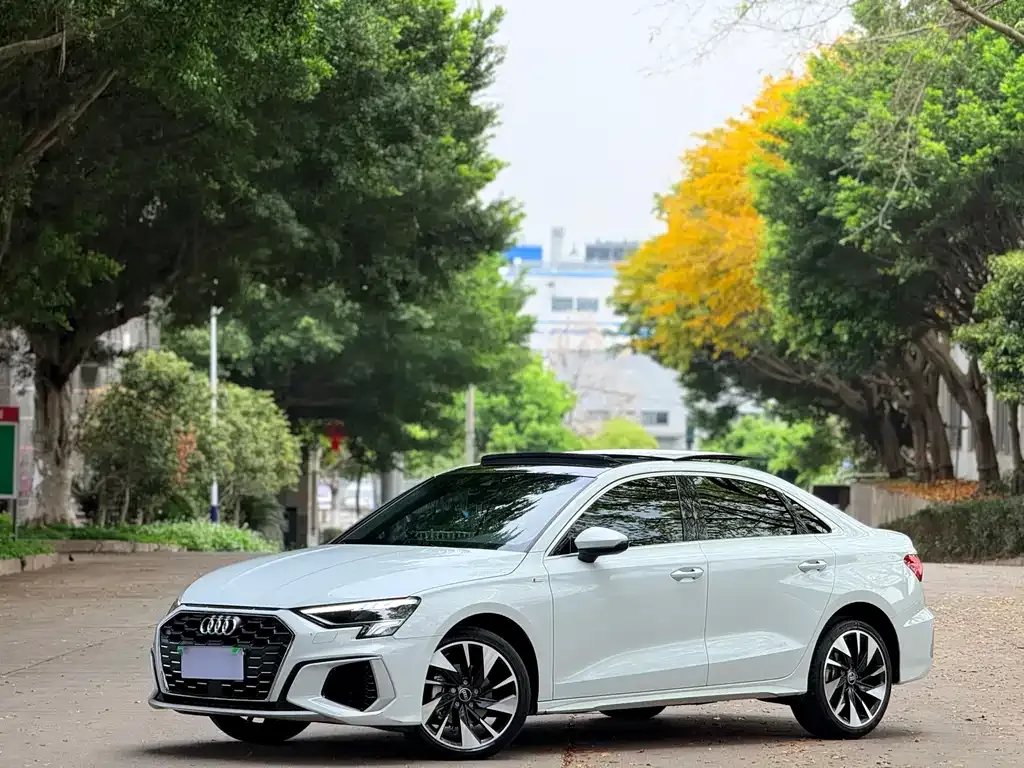 Audi A3 — фото 1