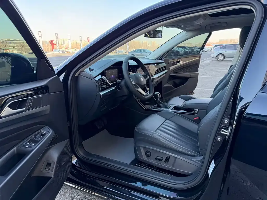 Volkswagen Passat 2022 из CN, фото 4