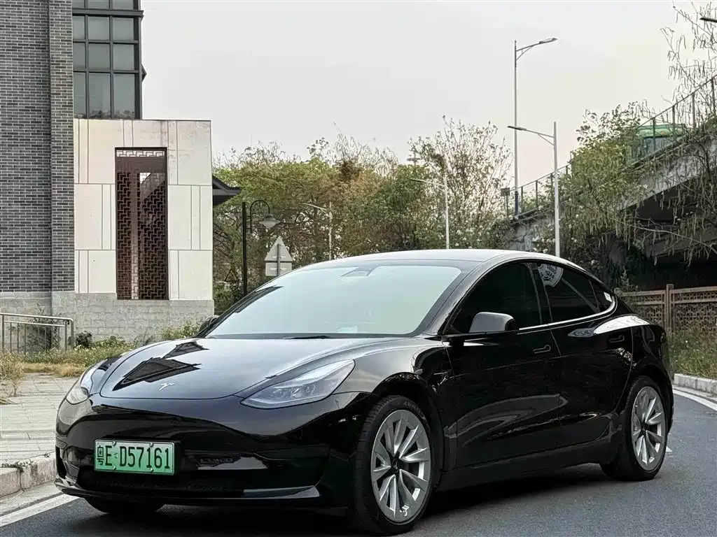 Tesla Model 3 — фото 3