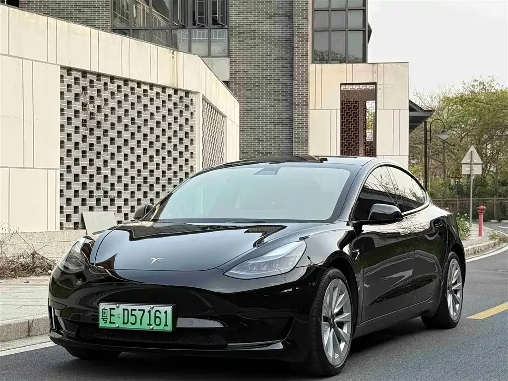 Tesla Model 3 — фото 10