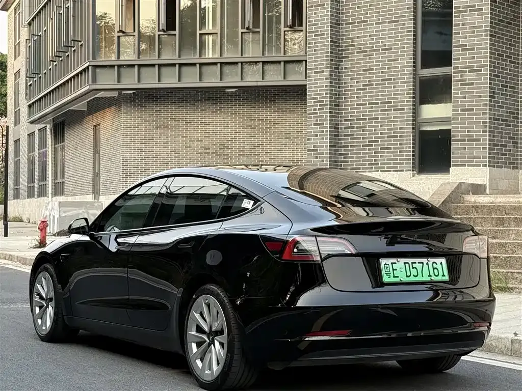 Tesla Model 3 — фото 7