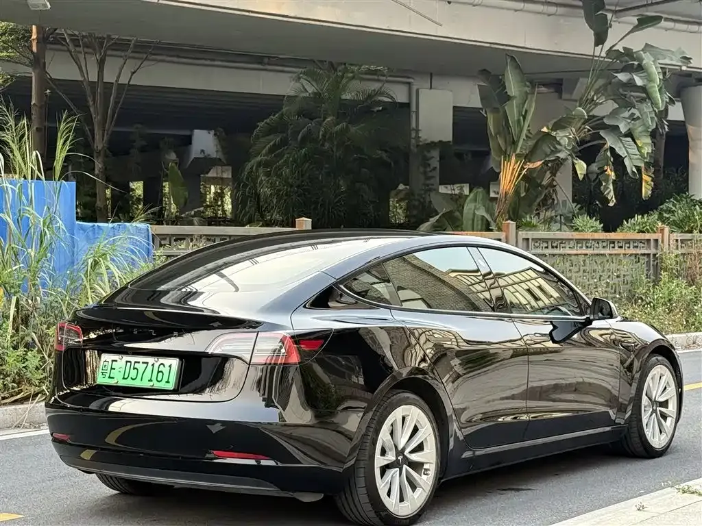 Tesla Model 3 — фото 4