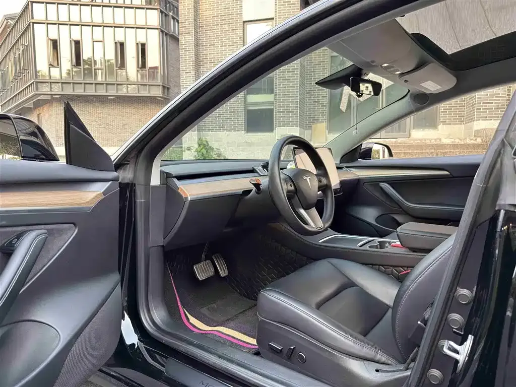Tesla Model 3 — фото 9