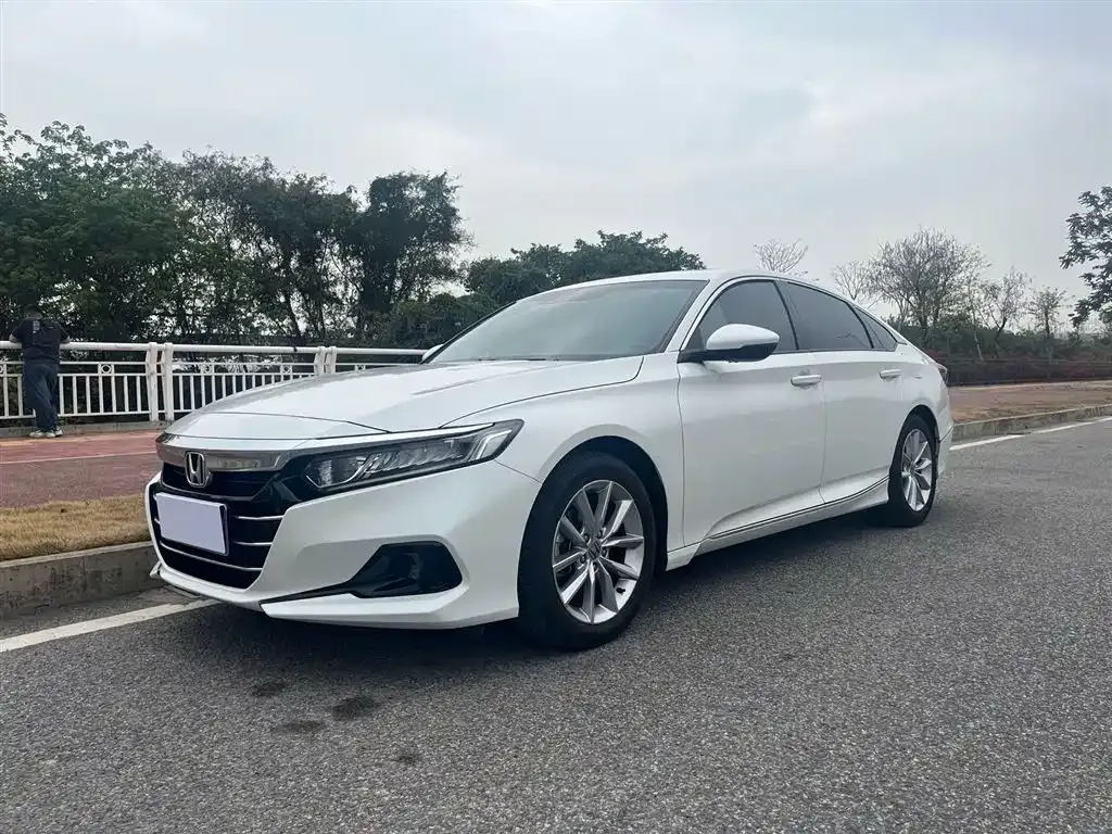 Honda Accord — фото 1